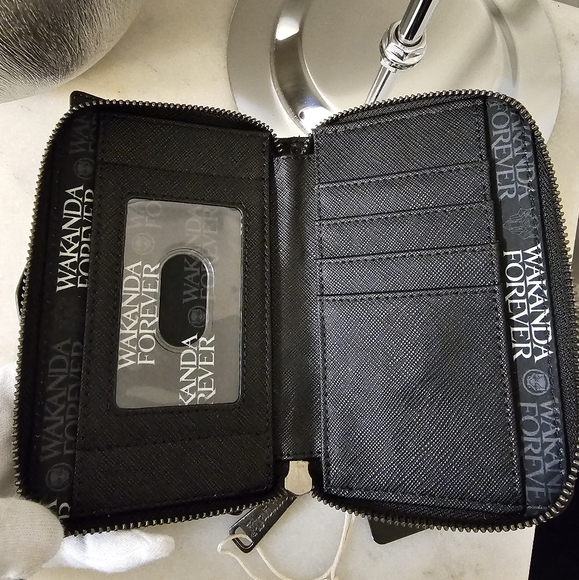 Black Panther Wakanda Forever Wallet - Picture 4 of 5